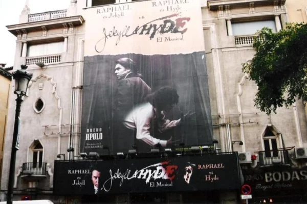 Fachada del Teatro Nuevo Apolo, en Madrid.