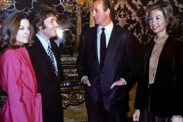 Natalia Figueroa y Raphael con los reyes de España.