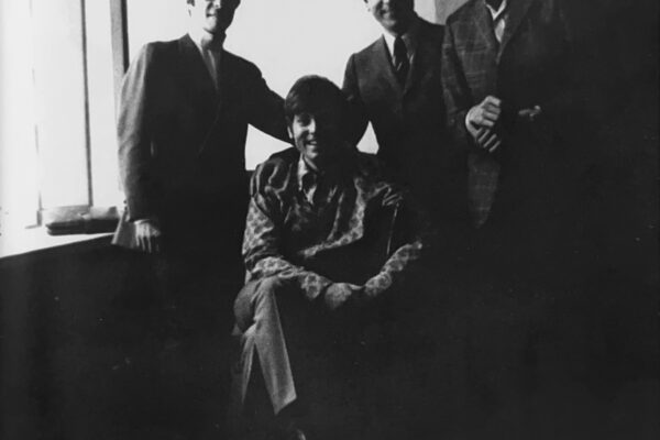Quizá la única foto de Paco Gordillo, Raphael, Francisco Bermúdez y Manuel Alejandro juntos.