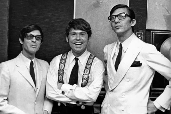 Paco Gordillo, Raphael y Manuel Alejandro en la casa del cantante en Madrid.