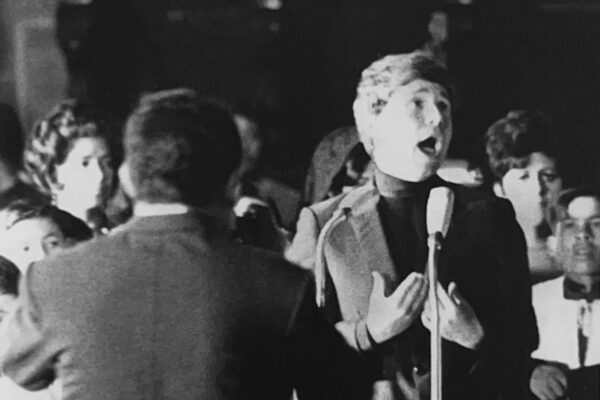 Raphael cantando el 'Ave María' en la Basílica de Guadalupe.