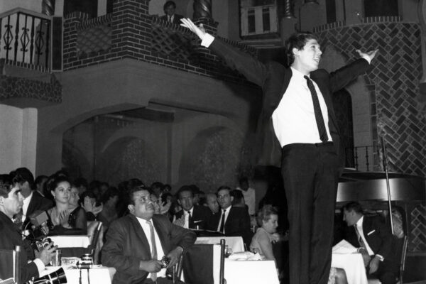 Raphael durante su debut en El Patio, en 1967.