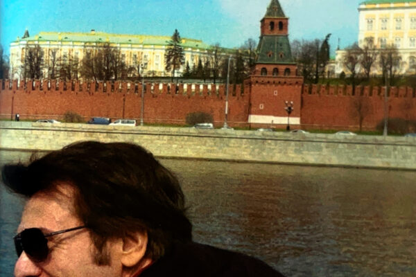 Raphael junto al río Moscú, afluente del Volga, en 2011.