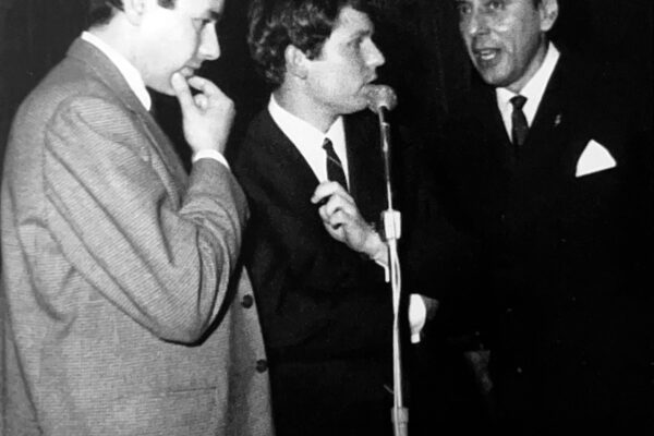 Con Joaquín Prat en un programa de radio.