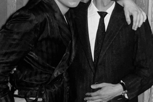 Los inseparables Raphael y Paco Gordillo, tras una actuación del artista.