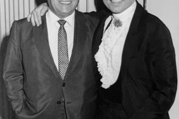 El cantante junto al gran Tino Rossi en Alemania.