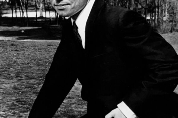 El cantante posa en un parque de Viena en 1967.