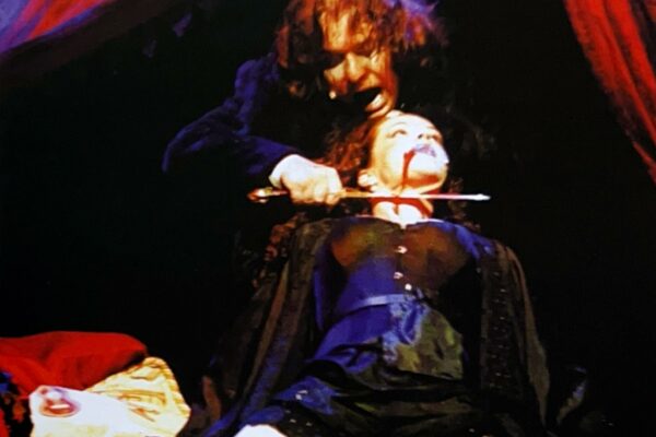 Hyde degolla a Lucy.