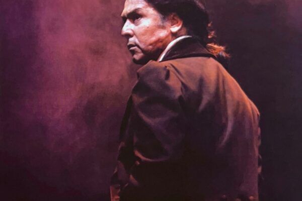 Raphael como el Dr. Henry Jekyll.