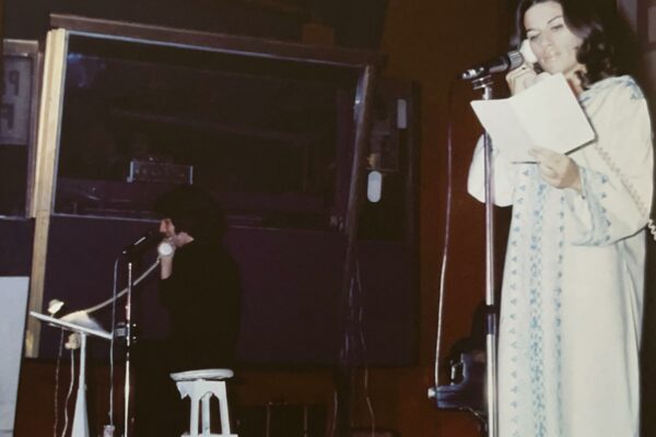 Raphael y Natalia atienden llamadas…