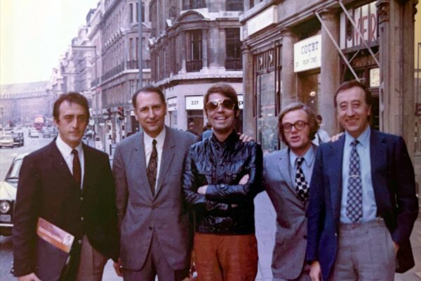 De izquierda a derecha: Rafael Trabucchelli, J.M. Vidal Zapater, Raphael, Michael Grade y Francisco Bermúdez.