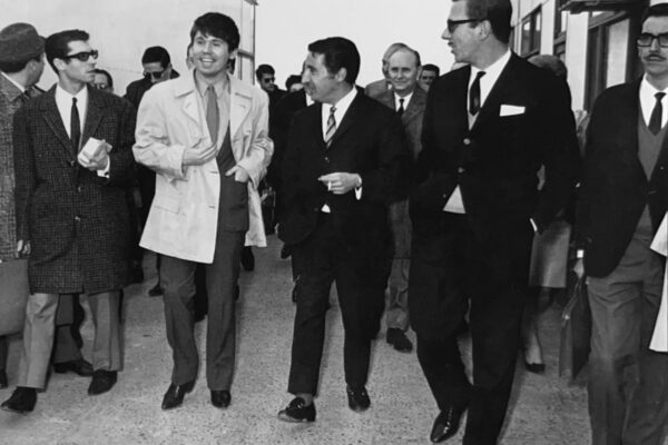 El artista, junto a Paco Gordillo en Barcelona.