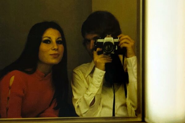 Autorretrato de Raphael junto a Soledad, mujer de Paco Gordilo, en el camerino del Ed Sullivan Show.