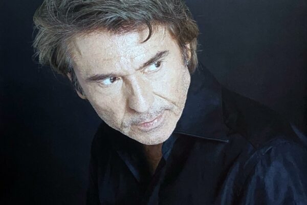 Imagen promocional del álbum 'De vuelta'.
