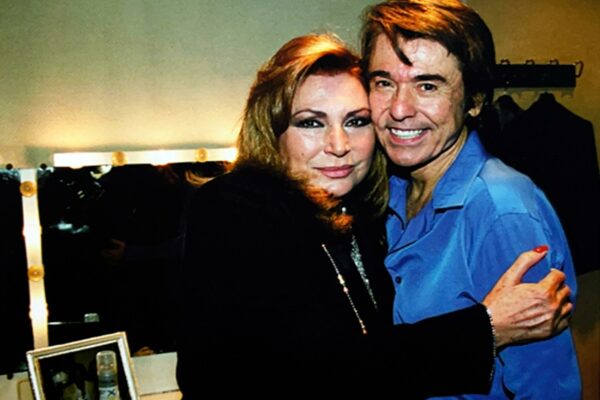 Tras el concierto, en el camerino con Rocío Jurado.