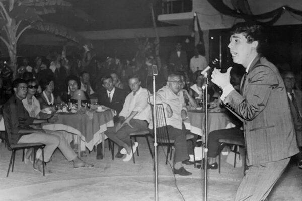 Actuación de Raphael en el Hotel Pez Espada de Torremolinos, en 1963.