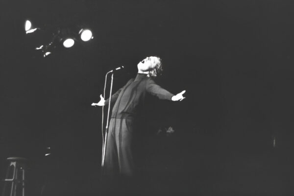 Raphael durante un concierto en el madrileño Teatro Barceló, en 1975.